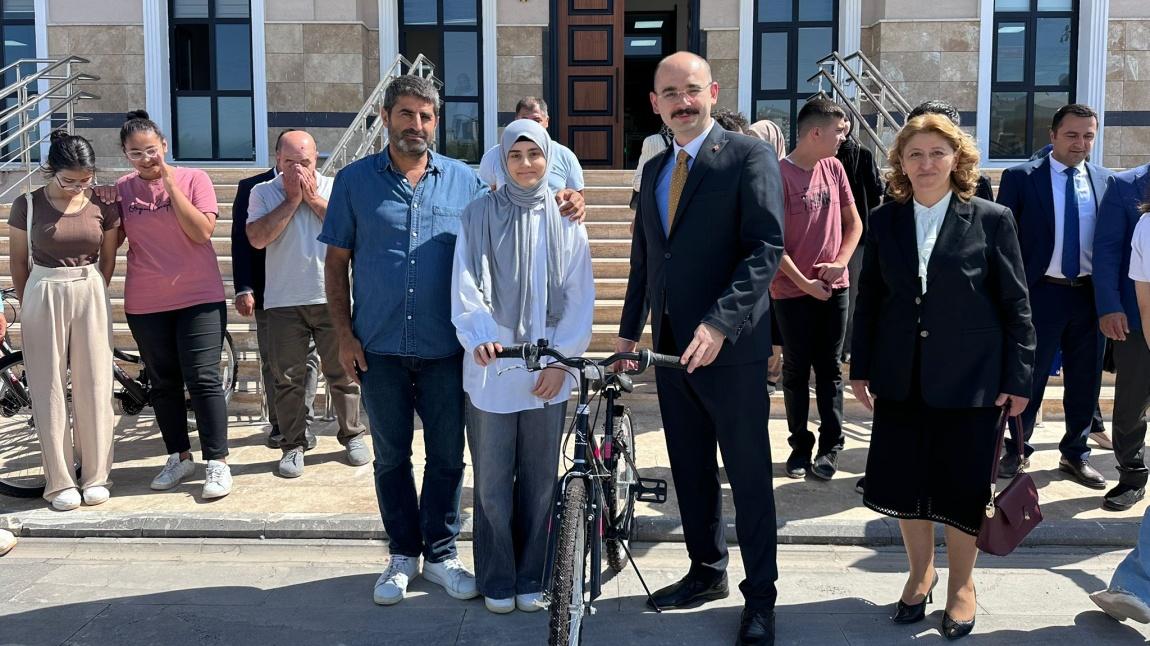 LGS'de Derece Yapan Öğrencimize Ödül Verildi